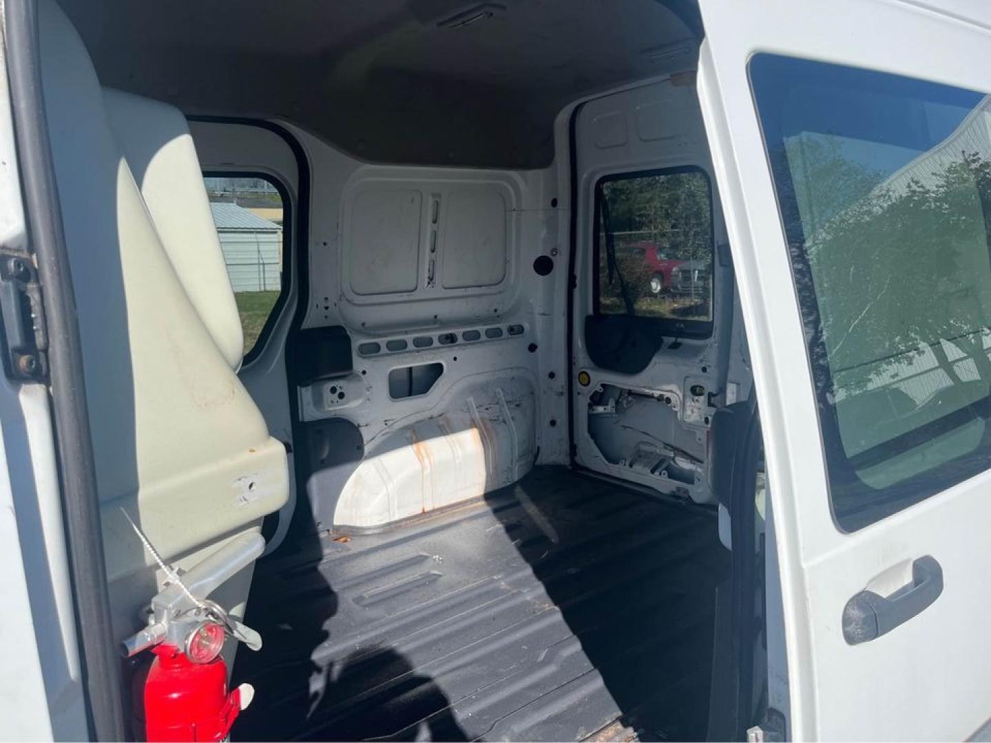 2013 white /Grey Ford Transit Connect XLT (NM0LS6BN8DT) with an 2.0 4 Cylinder engine, Automatic transmission, located at 5700 Curlew Drive, Norfolk, VA, 23502, (757) 455-6330, 36.841885, -76.209412 - Photo#8